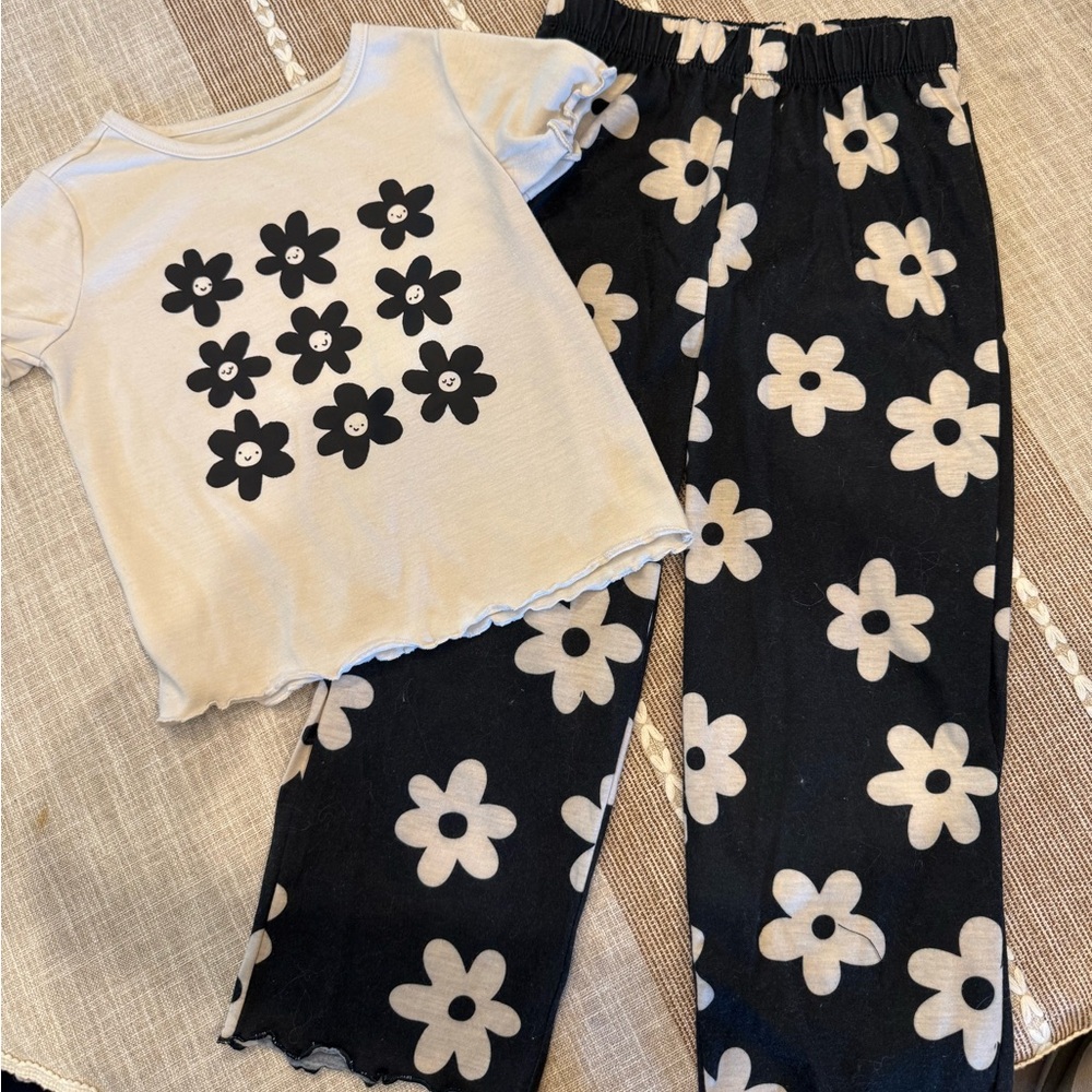 Cat & Jack Beige And Black Flower Set